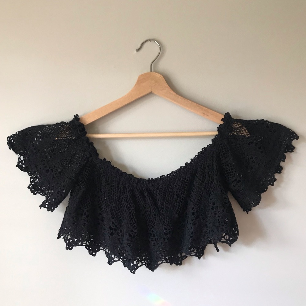 💃🏻 Black crochet crop top